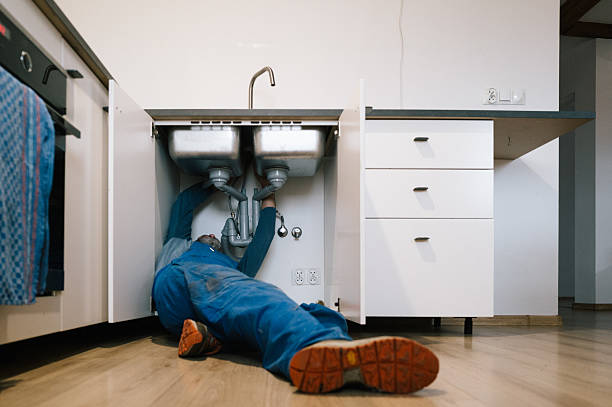 Professional Emergency Plumber technician working in Wilson, OK